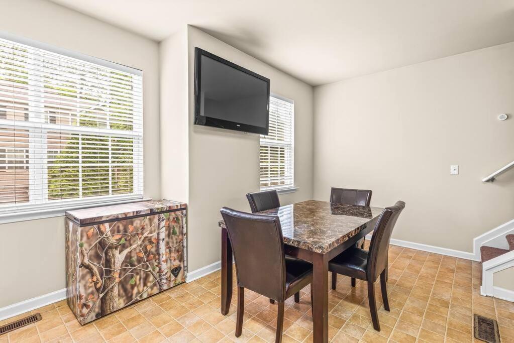 Charming Multilevel 4 Bedroom Townhouse Atlanta Bagian luar foto
