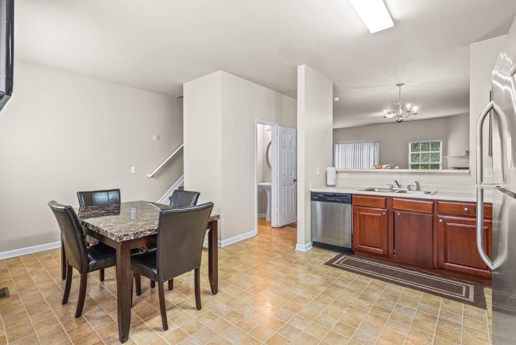 Charming Multilevel 4 Bedroom Townhouse Atlanta Bagian luar foto